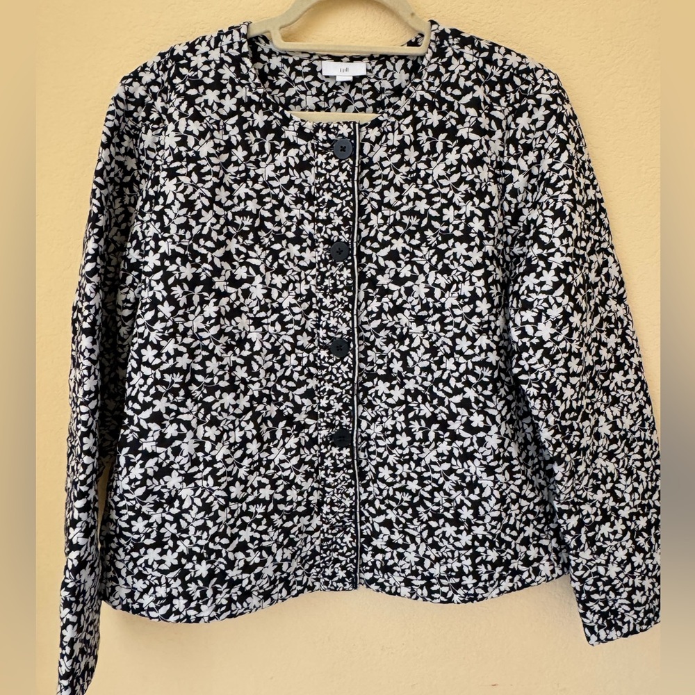 J.Jill Black & White Floral Quilted Jacket Size Medium Gently Used Condition